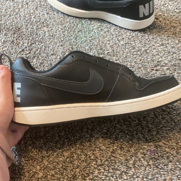 Does shoes have only been worn twice and they’re in great condition - Picture 2 of 8